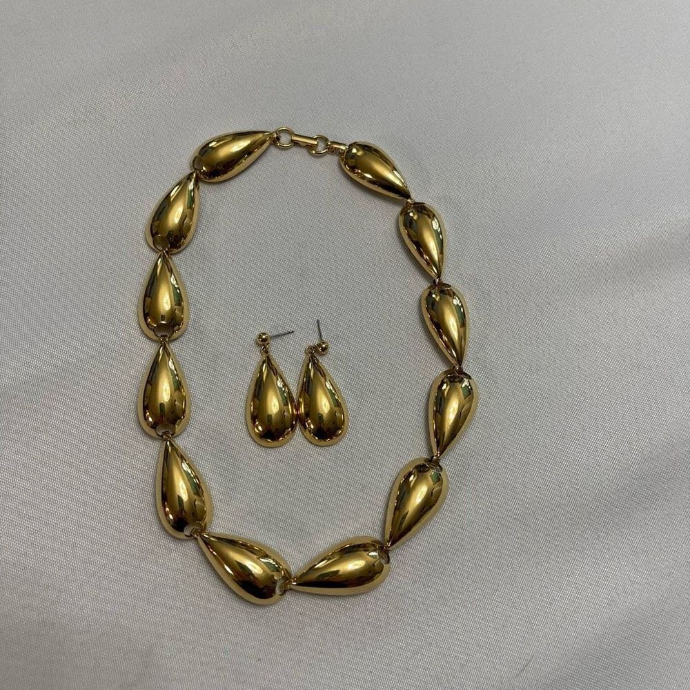 Trifari Gold Tone Parure VTG Necklace & Earrings Set